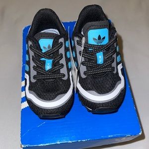 Adidas Size 4 Babies Brand New Black White Blue Color